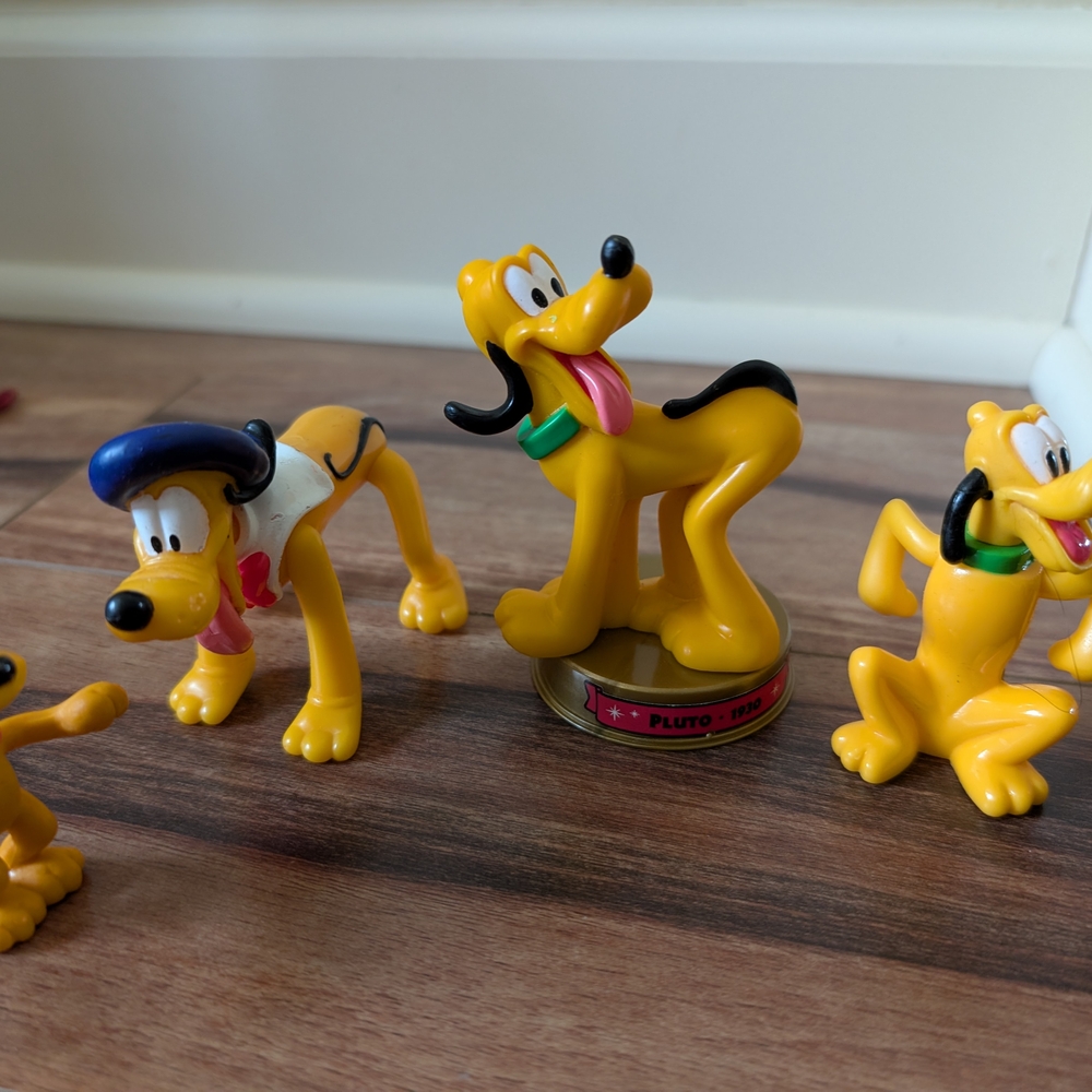 Disney Pluto Figurine Set - Yellow